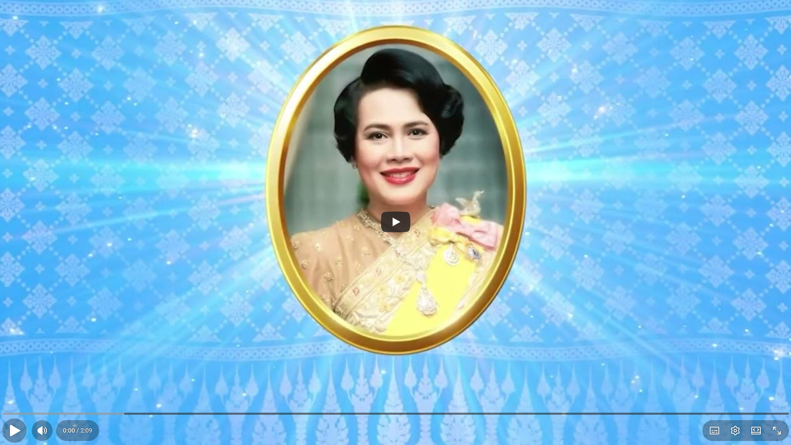  วินาทีประวัติศาสตร์…ที่พระพันปีหลวงเสด็จทอดพระเนตร “ผ้าไทย” ด้วยพระเมตตา 